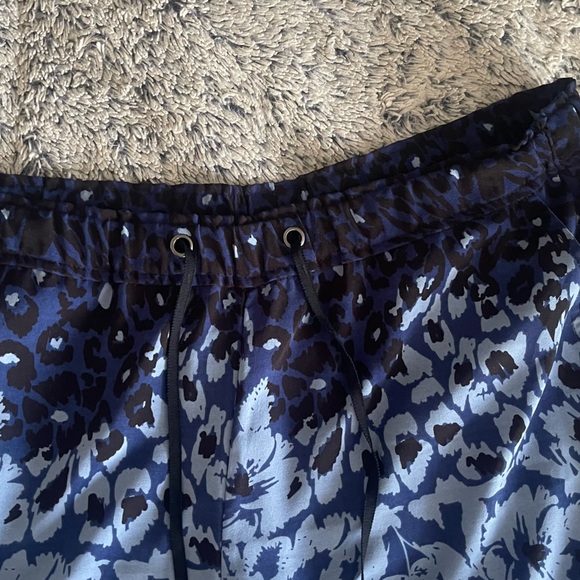 Jessica Simpson Wide Leg Pants Blues and black colors throughout in Size Large - Picture 12 of 14